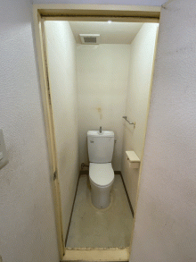 天井を高くして風通しと採光UP！自転車も置けて収納もたっぷり！ 　目黒区A様邸